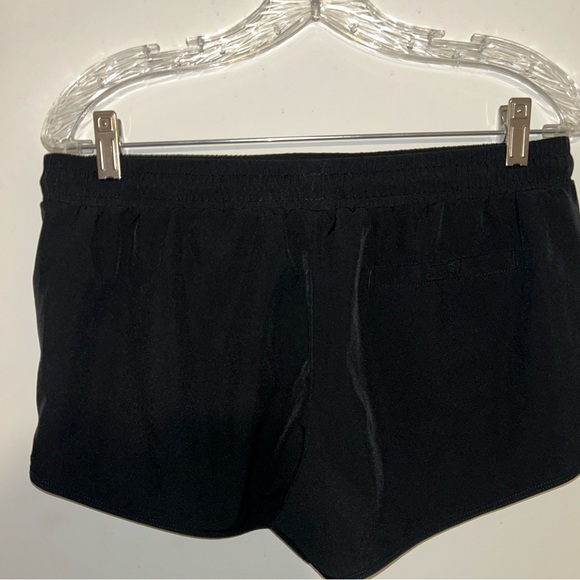 Fabletics Carrie Geometric Running shorts - Picture 4 of 4